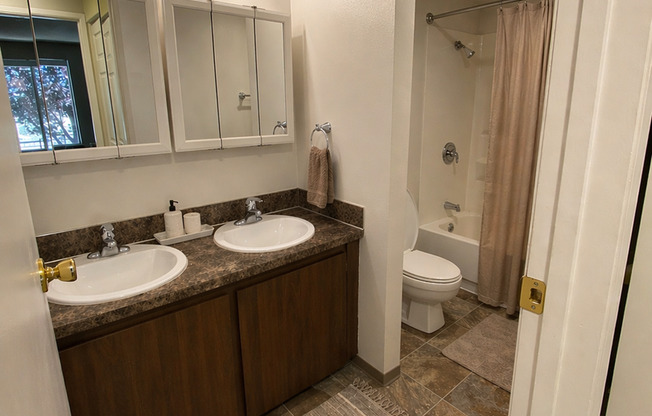 2 beds, 1 bath, 830 sqft, $1,325, Unit D04