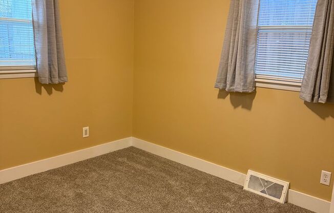 3 beds, 1 bath, $1,500