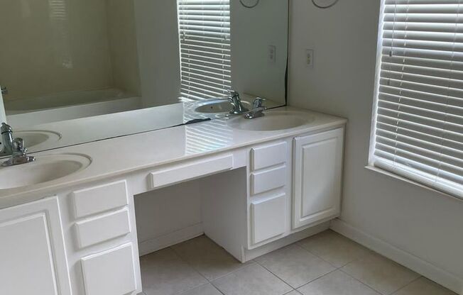 Fabulous 3/2.5 Townhouse located in The Vistas at Stonebridge Commons