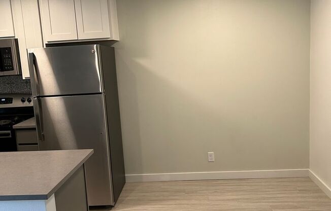 1 bed, 1 bath, 650 sqft, $1,389, Unit SUX-220