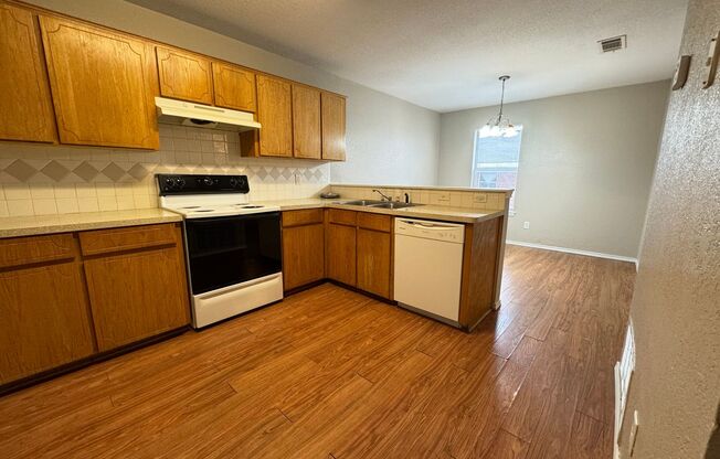 3 beds, 2 baths, 1,172 sqft, $895, Unit Unit D