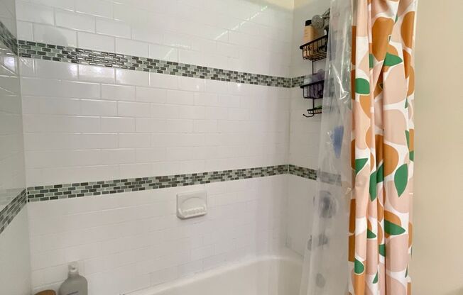 3 beds, 2 baths, 1,400 sqft, $3,200, Unit 3F