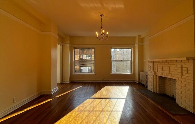 1 bed, 1 bath, 572 sqft, $1,485, Unit Old King Edward 17