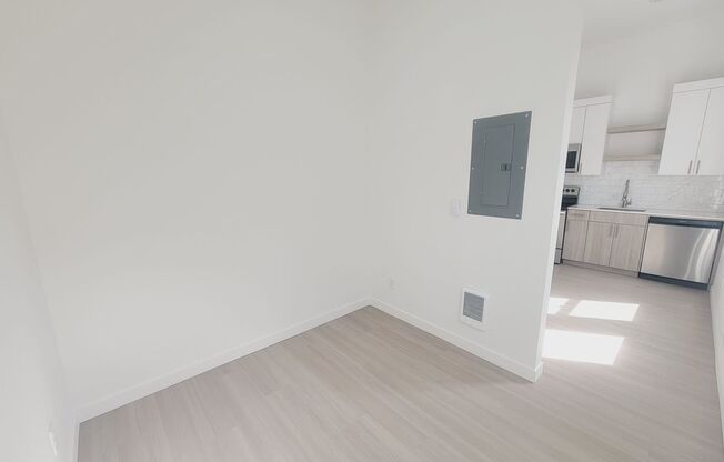 Studio, 1 bath, 326 sqft, $1,265, Unit 16