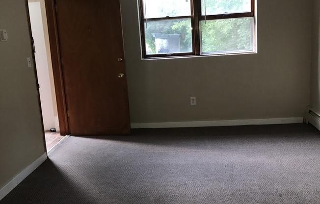 One bedroom Maplewood off Stillwater