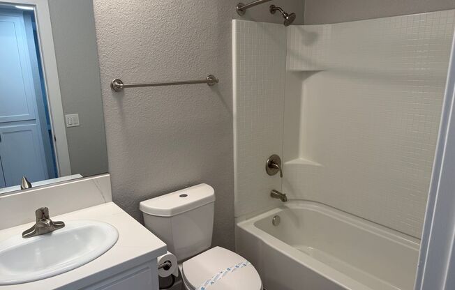 2 beds, 2 baths, 919 sqft, $2,595, Unit E17