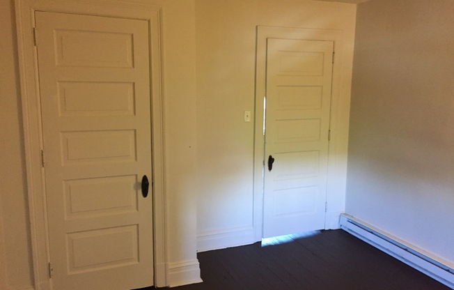 1 bed, 1 bath, $625, Unit Apt 3