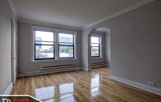 425 W Roscoe St