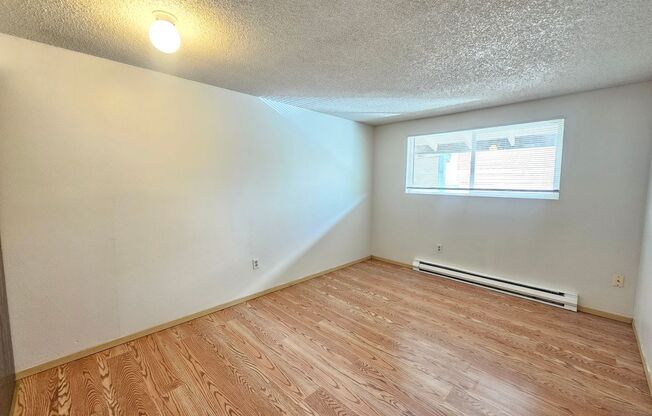 2 beds, 1 bath, 594 sqft, $1,095, Unit 32