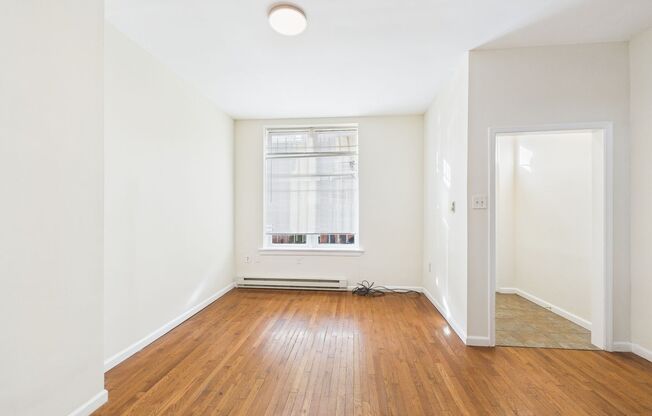 HUGE 3 BED 2 bath NEAR TEMPLE UNIVERSITY Available Now