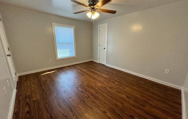 3 beds, 1 bath, $1,200, Unit Apt B