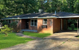3 Bed and 1.5 Bath in Decatur!