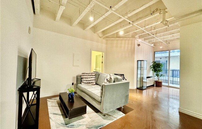 1 bed, 1 bath, 670 sqft, $1,900, Unit 1009
