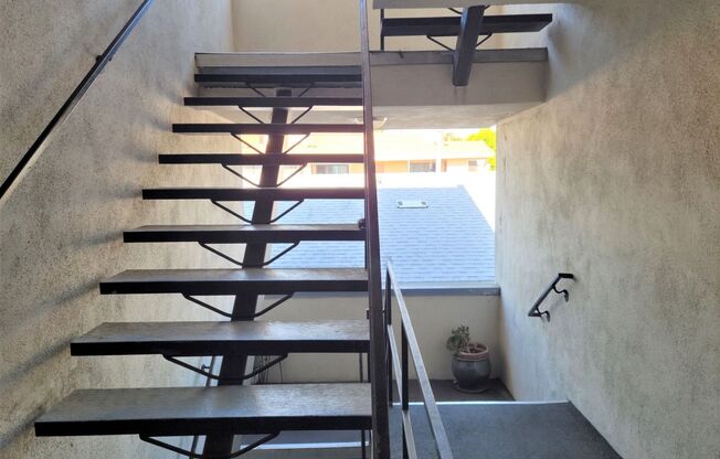 623 S. Grevillea Ave