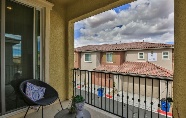 2 bedroom Condo- near the M