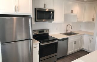 2 beds, 1 bath, $2,650, Unit 45