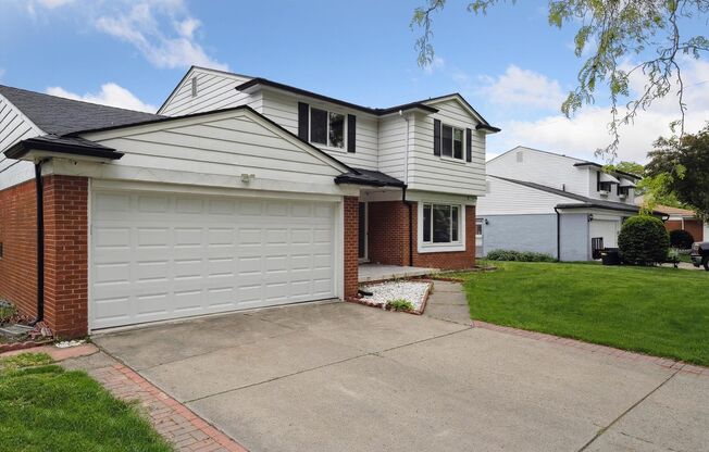 Move-In Ready 4 bedroom, 3 bathroom Home in Warren, Michigan