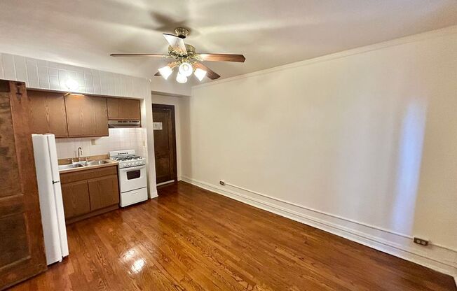 Studio, 1 bath, 320 sqft, $1,395, Unit 225-106