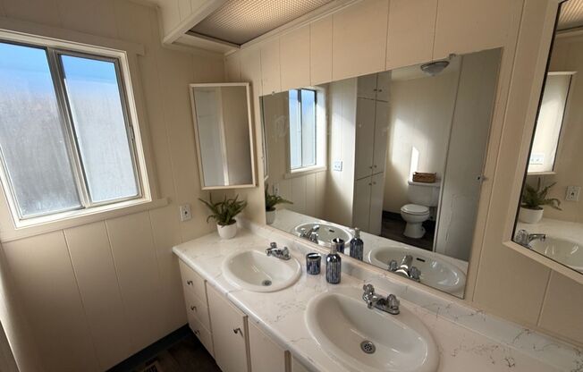 2 beds, 2 baths, 1,100 sqft, $3,650, Unit 013
