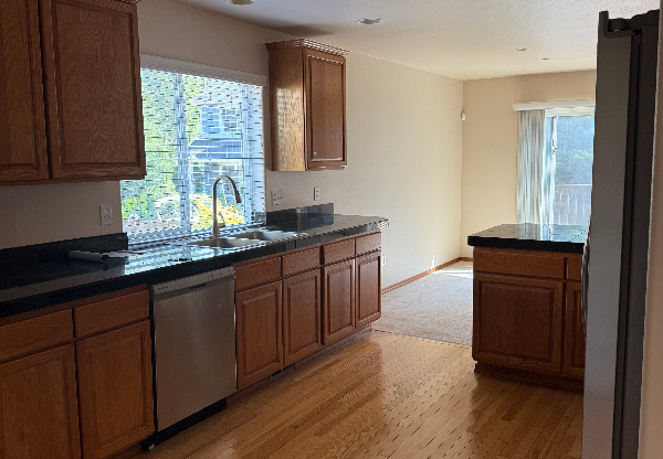 17018 4 AVE SE