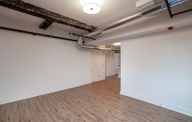 2 beds, 2 baths, $2,084, Unit 875 Michigan Ave Apt. 103