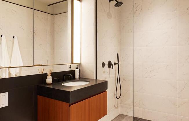 1 bed, 1 bath, $4,950, Unit 27F