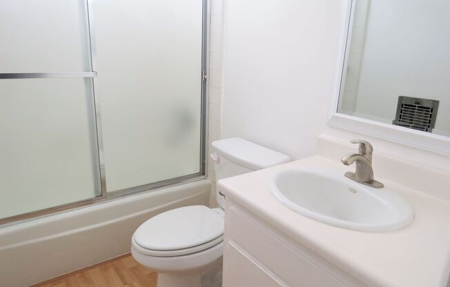 Studio, 1 bath, 360 sqft, $1,650, Unit 40-9