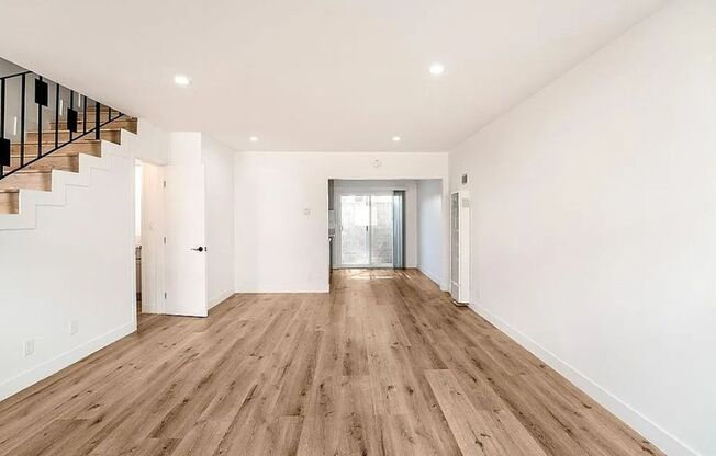 2 Level Townhouse with Onsite Laundry!