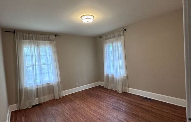 2 beds, 1 bath, $1,700