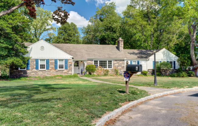 4 CRAIG LN