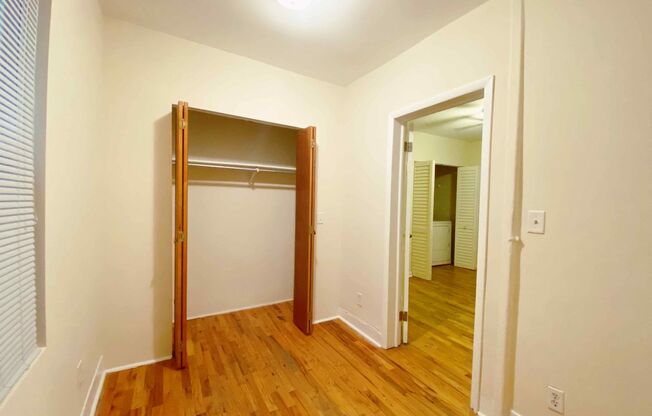 2311 N GREENVIEW AVE