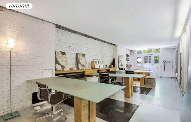 225 E 21 ST
