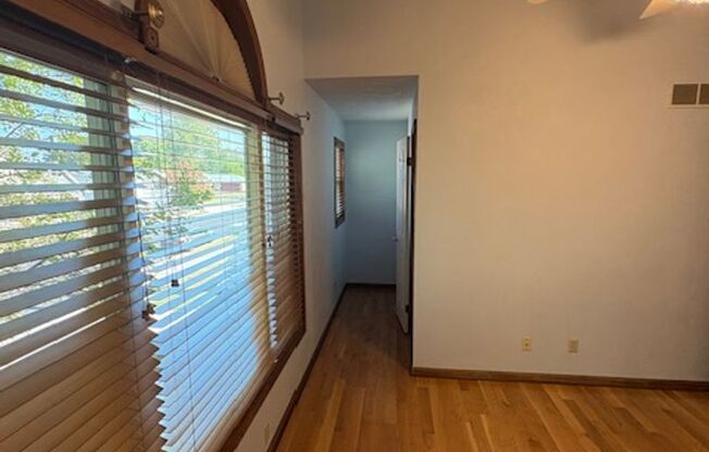 Beautiful Home in Peoria just off of University St. 3 Bedroom / 3.5 Bath