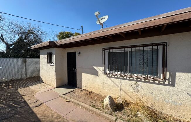 3026-3028 E Alta Vista Street