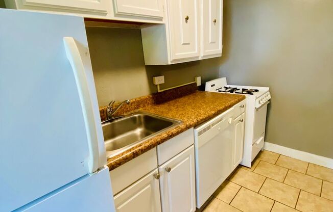 2 beds, 1 bath, $1,495, Unit Apt. 04