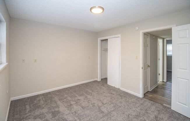 2 beds, 1 bath, $1,050, Unit Apt 1