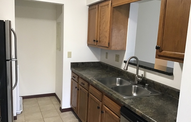 2 beds, 1 bath, 950 sqft, $1,625, Unit 7765RC