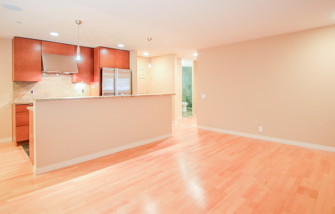 A Fantastic 1 Bedroom 1 Bath Condo with shared Garage in Santa Clara!