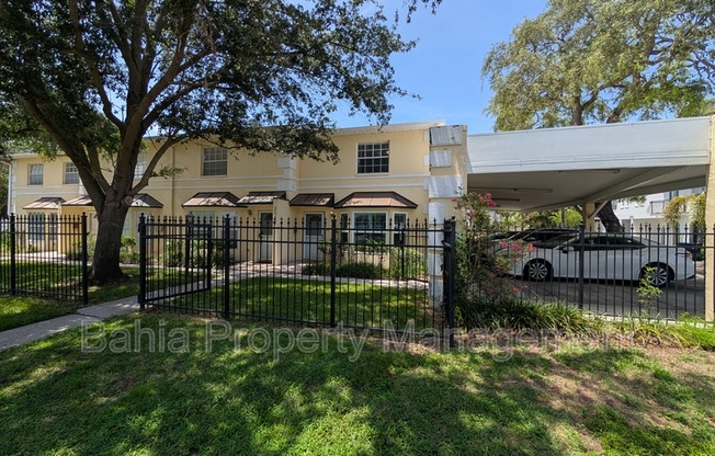 2007 W DE LEON ST