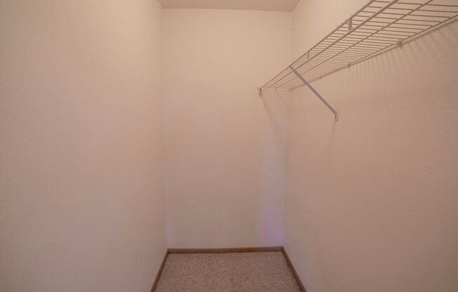3 beds, 1 bath, 1,070 sqft, $965, Unit 1414-201