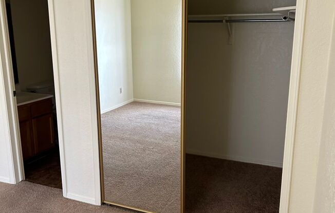 2 beds, 2 baths, 957 sqft, $1,015, Unit 70