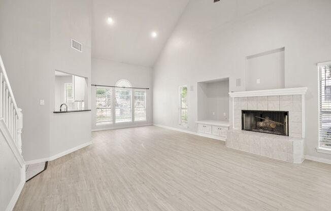 1604 Lakeway Blvd – Spacious 3 Bed, 2.5 Bath in Prime Lakeway Location