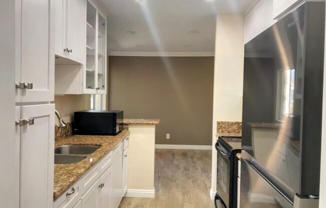 Beautifully updated house in Burbank Blvd is now available for rent