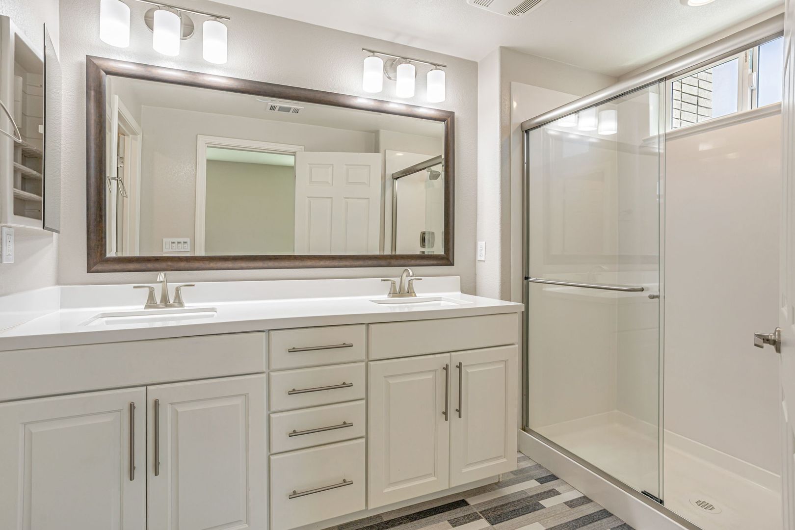 Modern 3BD Communications Hill End Unit | EV Charger | City Views