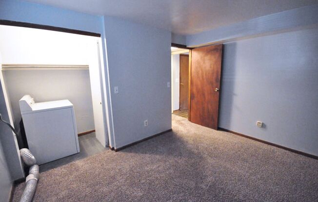 2 beds, 1 bath, $1,255, Unit 191 D