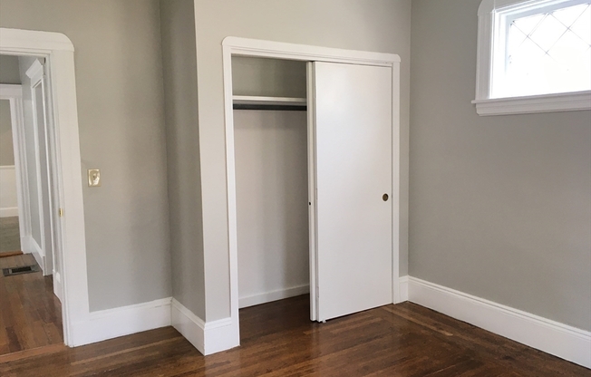 2 beds, 1 bath, 700 sqft, $2,200, Unit 2