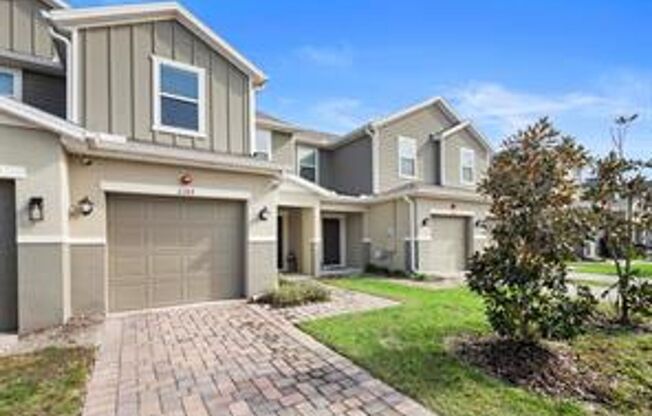 3 Bedroom / 2.5 Bath Townhome in Sanford Available 6/1/25!