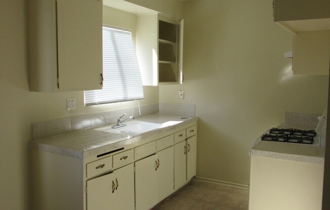 1 bed, 1 bath, $1,795, Unit 33  $499 Sec. Dep. Move In Special  O.A.C !!!!