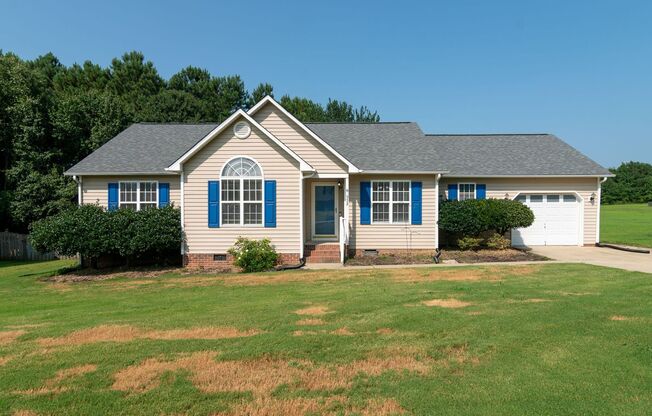Adorable 3 Bedroom Ranch Home with Large Fenced in Yard! Fuquay Varina-Available August 10th!