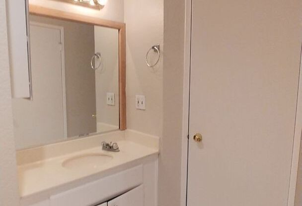 2 beds, 2 baths, 930 sqft, $2,550, Unit 208